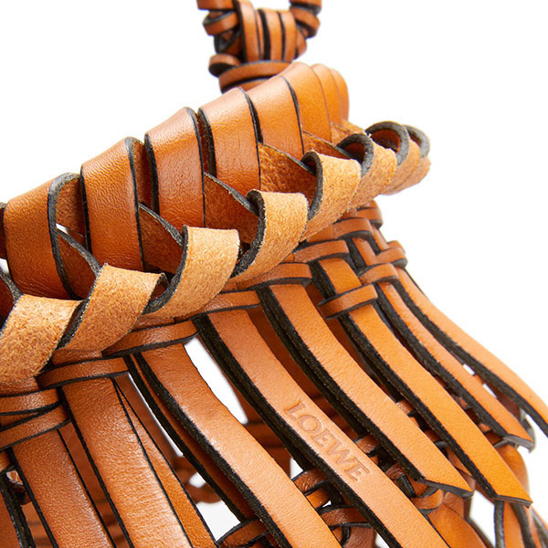 ロエベ 偽物 カーフスキン スモールフリンジバケットバッグ